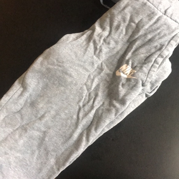 Nike sweatpants - Picture 2 of 3